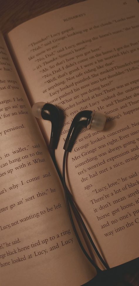 Aesthetic Earphones on a book Book With Earphones Aesthetic, Aesthetic Earphones, Earphones Aesthetic, Book Wallpaper, Earplugs, Aesthetic Pics, Aesthetic Themes, Book Photography, Aesthetic Photography