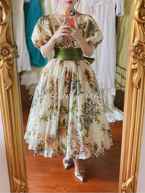 Vintage Ball Gown, Aesthetic Vintage Outfits, Casual Long Dresses, Fairy Gown, Floral Print Dresses, Valentine Vintage, Vintage Ball Gowns, 80s Floral, Bow Tie Dress