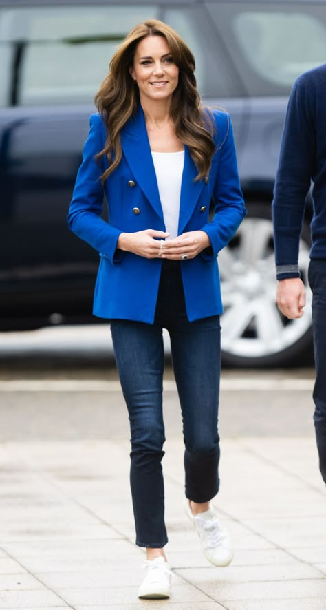 Kate Middleton Wore Her Go-To Comfy Sneakers With a Blue Raspberry Blazer Kate Middleton 2023, Royal Blue Blazer Outfit, Blue Blazer Outfit, Royal Blue Outfits, How To Make Jeans, Looks Kate Middleton, Royal Blue Blazers, Sports Centre, World Mental Health Day