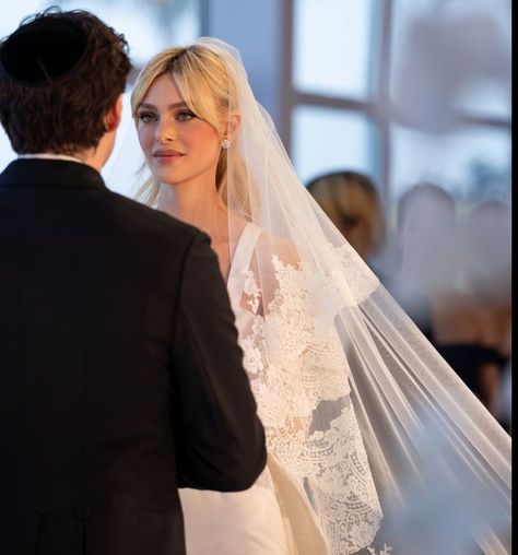 Beckham Wedding, Valentino Wedding Dress, Nicola Peltz, Valentino Gowns, Nicolas Peltz, Brooklyn Beckham, Vogue Wedding, Valentino Couture, Harry Winston