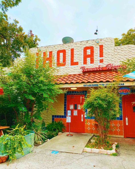 The Best Tex Mex Restaurants in Austin - So Much Life Pitcher Of Margaritas, Salsa Bar, Austin Restaurants, Taco Wraps, Taco Restaurant, Beef Fajitas, Carne Guisada, Austin Food, Texas Roadhouse