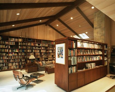 Home Library Design Ideas-48-1 Kindesign Home Library Design Ideas, Contemporary Family Room, Lots Of Books, Library Room, Contemporary Home Office, Attic Design, Attic Apartment, Home Library Design, Attic Storage