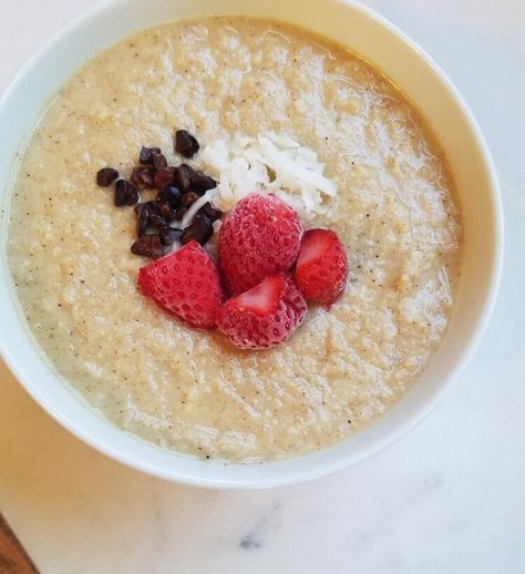 Coconut Flour Oatmeal, Flour Porridge, Keto Breakfast Ideas, Baked Breakfast Recipes, Raw Recipes, Vegan Raw, Primal Recipes, Cocoa Nibs, High Protein Breakfast