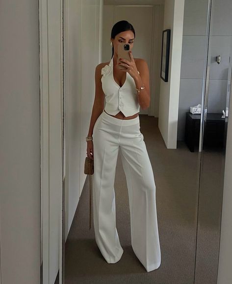 Classy Graduation Outfit, Casual Shopping Outfit, Classy Elegant Outfits, White Outfits For Women, White Party Outfit, Outfit Botas, Outfit Elegantes, White Pants Outfit, Looks Pinterest