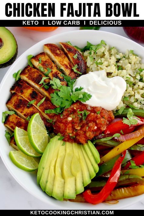 Loaded with robust flavors, this Chicken Fajita Bowl features tender, juicy chicken, fresh veggies, and zesty cilantro lime cauliflower rice. It's a colorful and delicious dish that's easy to make for a quick weeknight dinner. Keto Bowls, Fajita Bowl Recipe, Lime Cauliflower Rice, Fajita Bowl, Chicken Fajita Bowl, Cilantro Lime Cauliflower Rice, Easy Homemade Salsa, Chicken Fajita Casserole, Chicken Fresh