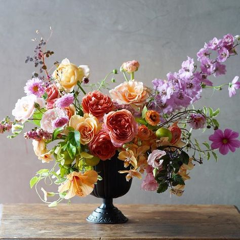 Beautiful Flower Arrangements, Flower Arranging, Deco Floral, Center Pieces, Wedding Flower Arrangements, Arte Floral, Floral Centerpieces, Beautiful Blooms, Wedding Flower