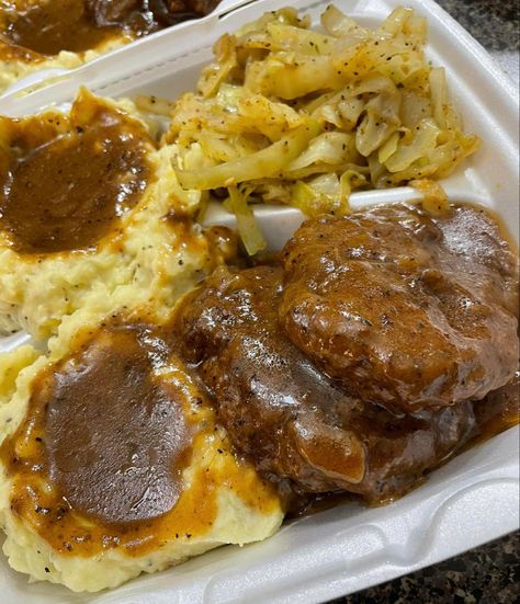 Breakfast Plates Black People, Soulfood Sunday Dinner Ideas, Dinner Plates Food, Mashed Potatoes With Gravy, Healthy Soul Food, Homemade Comfort Food, Soul Food Dinner, Salisbury Steak, Food Babe