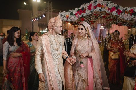 Kashmiri wedding is a thing to behold, with the bride and groom in traditional dresses and Beautiful glittering gold jewellery. From rituals to décor to food, Kashmiris take pride in their traditions. #shaadisaga #indianwedding #kashmiriwedding #kashmiriweddingdress #kashmiriweddingbride #kashmiriweddingdecor #kashmiriweddingfood #kashmiriweddingcouple #kashmiriweddingsuits #kashmiriweddingphotography #kashmiriweddingoutfits #kashmiriweddingrituals #kashmiriweddingjewellery #kashmiriweddingpics Kashmiri Bride, Kashmiri Wedding, Kashmiri Pandit, Bridal Lehenga Designs, Wedding Dresses For Kids, Hindu Bride, Multicultural Wedding, Indian Wedding Planning, Engagement Ceremony