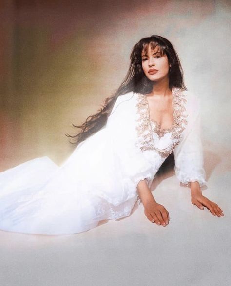 Selena Quintanilla Makeup, Selena Quintanilla Outfits, Selena Quintanilla Fashion, Selena Pictures, Latin Artists, Selena Q, Tejano Music, Selena Quintanilla Perez, Mexican American