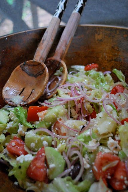 Scrumpdillyicious: Aegean Flavours: Greek Salad & Chicken Souvlaki Greek Salad Chicken, Souvlaki Salad, Tzatziki Recipes, Salad Recipes Healthy Easy, Chicken Souvlaki, Salad Chicken, Roasted Chicken Breast, Campfire Food, Roast Chicken Recipes