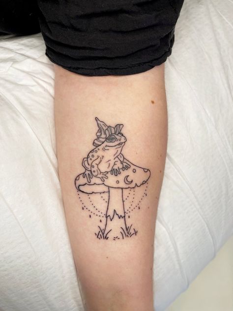 Frog On Toadstool Tattoo, Toadstool Tattoo Simple, Dark Cottage Core Tattoos, Woodland Tattoo Ideas, Mushroom Person Tattoo, Magic Mushroom Tattoo, Toadstool Tattoo, Woodland Tattoos, Cottage Core Tattoos