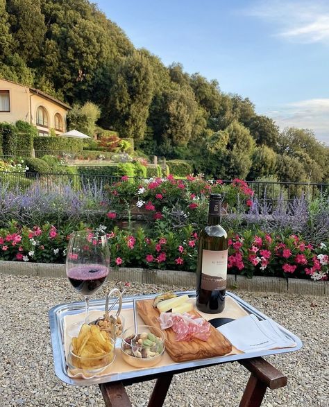 Tuscany Aesthetic, Tuscany Wine, Living In Italy, Italian Table, San Michele, Italy Aesthetic, Farm Stay, Europe Summer, Italian Summer