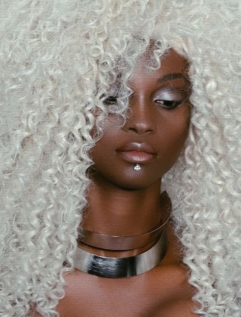 White Hair Dark Skin, Space Fairy, Urban Magic, White Afro, Targaryen Family Tree, The Blonds, Band Au, Ororo Munroe, Blood And Bone