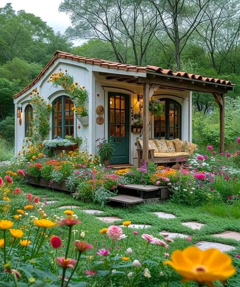 A Small House, Dream Cottage, She Sheds, Cute House, Cabins And Cottages, Tiny House Living, Garden Cottage, Tiny House Design, Pretty House