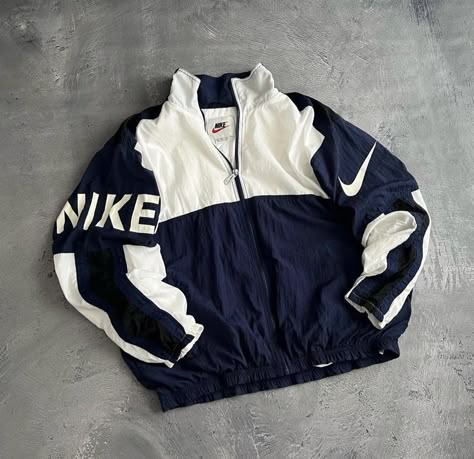 Old Nike, Look Hip Hop, Street Fashion Men Streetwear, Guys Clothing Styles, Cool Outfits For Men, Swaggy Outfits, Streetwear Men Outfits, Cool Jackets, 가을 패션