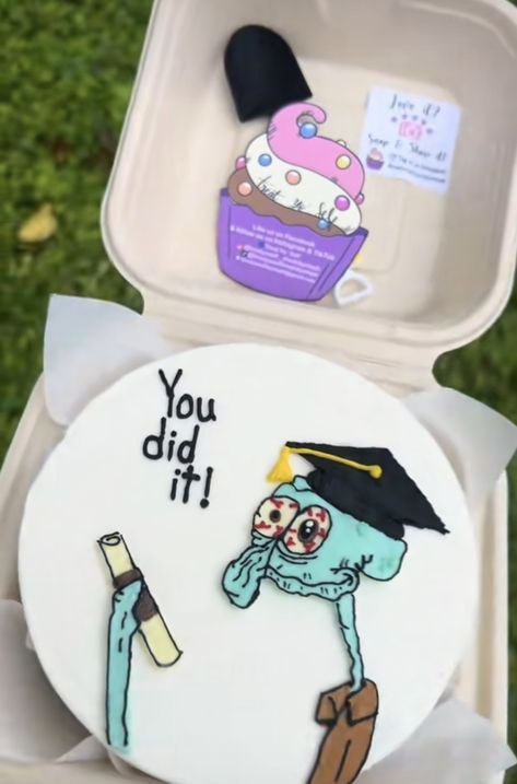 You Did It Squidward Cake, Graduation Funny Cake, Squidward Graduation Picture, Squidward Graduation Cap, Graduation Bento Cake Design, Squidward Graduation Cake, Phd Cake Ideas, Graduation Memes Funny, Funny Graduation Party Ideas