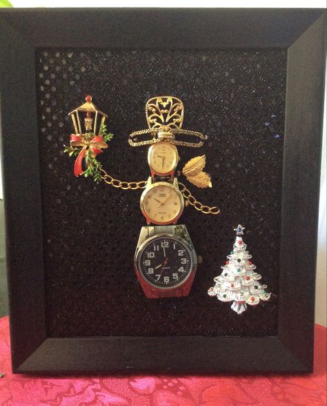 Repurposed Watches Ideas, Watch Christmas Tree, Watch Face Crafts Ideas, Ideas For Old Watches, Things Made With Old Jewelry, Making Pictures Out Of Old Jewelry, Upcycling Old Jewelry, Old Watches Crafts Ideas Diy, Old Watches Repurposed