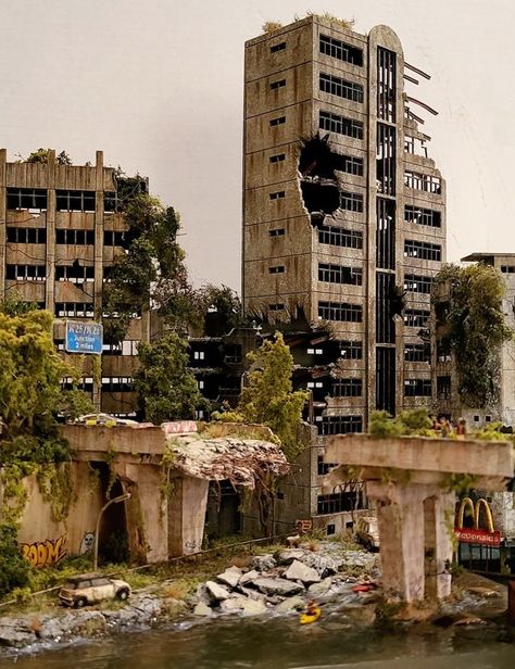 Post Apocalyptic Diorama, Post Apocalyptic Buildings, Post Apocalyptic City, Abandoned City, Post Apocalyptic Art, Apocalypse Aesthetic, Cardboard Sculpture, Prodigal Son, Wargaming Terrain