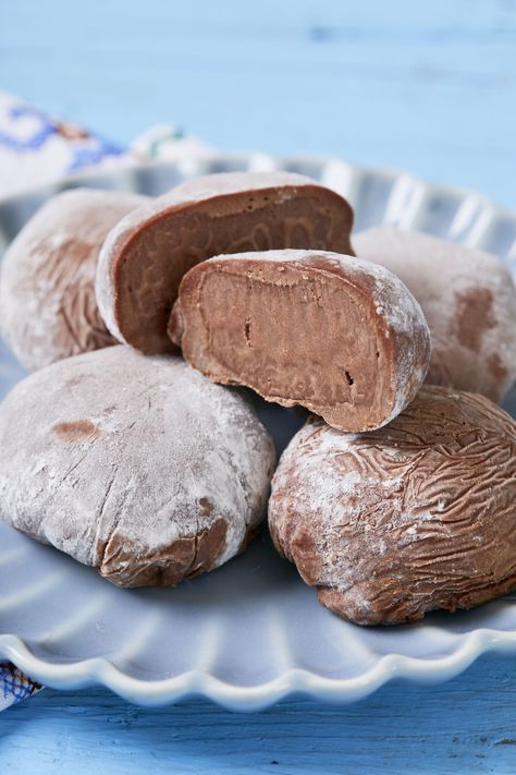 Chocolate Mochi Ice Cream, Vanilla Mochi, Mochi Ice Cream Recipe, Ice Cream Mochi, Chocolate Mochi, Mochi Ice, Mochi Recipe, Asian Sweets, Gelato Recipe