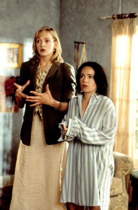 "The Truth About Cats & Dogs" movie still, 1996.  L to R: Uma Thurman, Janeane Garafalo. Cats And Dogs Movie, Girls Night Movies, Dog Movies, Disney Cats, 90s Movies, Uma Thurman, Girl Movies, Movie Costumes, Tall Girl