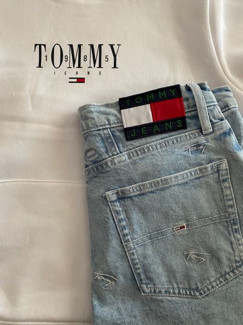 Tommy Hilfiger Men Outfits, Tommy Hilfiger Aesthetic, Hogwarts Clothes, Casual Aesthetics, Streetwear Luxury, Jeans Label, Luxury Jeans, Street Shopping, Gentleman Aesthetic