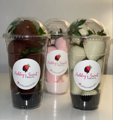 Vendor Treat Ideas, Treats For Sale Ideas, Desserts For Small Business, Flavored Chocolate Covered Strawberries, Selling Sweets Ideas, Sweets Small Business, Snack Ideas To Sell At School, Chocolate Treat Ideas, Chocolate Covered Strawberries Price List