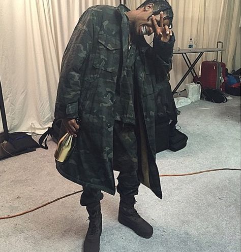 Adidas Yeezy Season 1 Travis Scott Fashion, Yeezy Season 1, Celebrity Sneakers, Yeezy Season, Swag Style, Travis Scott, Dope Fashion, Mode Fashion, Dark Fashion