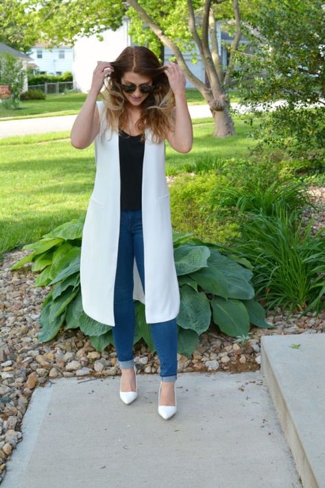 Off White Vest Outfits For Women, White Vest Outfits For Women Classy, Long White Vest Outfit, Long Vest Outfit Summer, White Blazer Outfit Casual, White Vest Outfits For Women, Long Vest Outfits For Women, White Pumps Outfit, Long White Vest