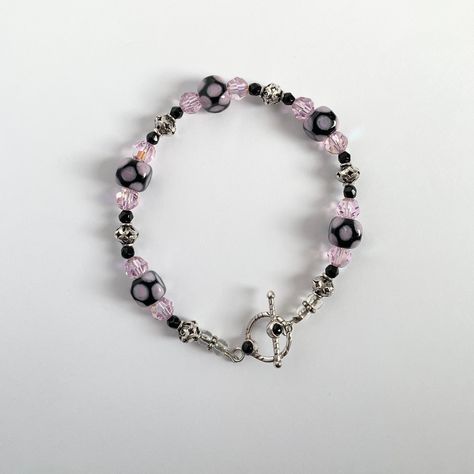 Black And Pink Bracelet, Pink Crystal Bracelet, Pink Beaded Bracelets, Crystal Bead Necklace, Pink Accessories, Beads Bracelet Design, Bracelet Design, Pink Jewelry, Black Bracelets