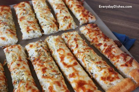 It’s a snap to make our easy cheesy garlic sticks. Store-bought pizza dough, a few spices, and cheese deliver a killer taste that’s ready in 15 minutes! Garlic Sticks, Cheese Bread Sticks, Pizza Sticks, Store Bought Pizza Dough, Cheesy Breadsticks, Garlic Breadsticks, Bread Sticks, Cheesy Garlic Bread, Cheesy Bread