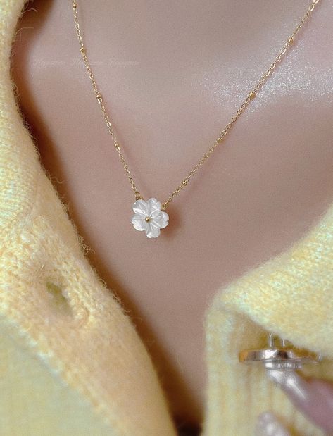 Natural Mother of Pearl Flower Necklace, Daisy Flower Choker，Dainty Stacking Necklaces，Tiny Bead Chain Necklace，Minimalist Necklace, Necklace inspo Flower Necklace Aesthetic, Minimalist Flower Necklace For Gifts, Dainty Gold Plated Flower Necklace, Dainty Flower Necklace With Delicate Chain, Minimalist Flower Necklace With Delicate Chain, Dainty Yellow Flower Necklace, Flower Choker, Stacked Necklaces, Pearl Flower