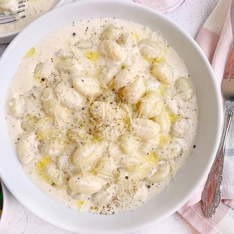 Gnocchi Truffle Alfredo | Foodtalk Gnocchi Truffle Cream Sauce, Truffle Soup Recipe, Truffle Gnocchi Sauce, Truffle Alfredo Sauce, Truffle Alfredo Pasta, Alfredo Gnocchi Recipes, White Truffle Pasta, Truffle Recipe Savory, Truffle Dinner Recipes