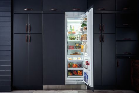 Why a hidden fridge is the next big thing in kitchen renovations - Vogue Australia Built In Refrigerator Cabinet, Hidden Fridge, Signature Kitchen Suite, Integrated Refrigerator, Column Refrigerator, Kitchen Suite, Refrigerator Cabinet, Custom Kitchens Design, Modern Kitchen Cabinet Design