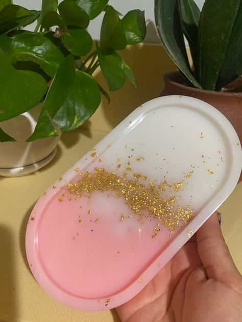 Resin Dish, Resin Jewelry Dish, Resin Trinket Tray Ideas, Resin Jewellery Tray, Resin Trinket Tray, Floral Resin Tray, Pink Resin Tray, Epoxy Resin Flooring, Diy Resin Tray