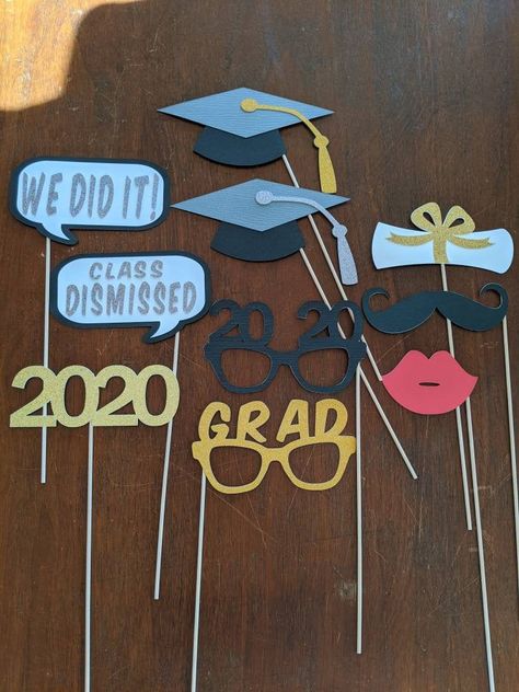 Photo Booth Props Graduation, Farewell Party Decorations, Farewell Decorations, Diy Graduation Decorations, Diy Graduation Decorations Party, Graduation Party Photo Booth, Freshers Party, High School Graduation Party Decorations, Graduation Photo Booth Props