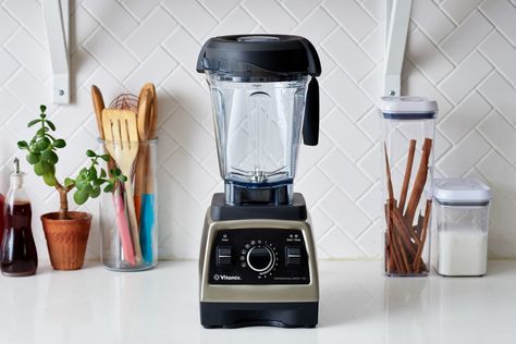 If you found a sleek hunk of blender under your Christmas tree this year, here are five things you should know as you get acquainted. Blender Hacks, Blender Tips, Vitamix Blender, Pureed Soup, Real Kitchen, Cooking For A Crowd, Best Blenders, Morning Smoothie, Breakfast Drink