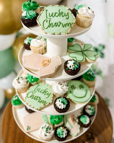 A “Lucky Charm” baby shower set 😍 🍀 . I wish this mom all the luck and many blessings as she prepares to welcome a sweet new baby into her life! . Thank you so much for allowing me to add a sweet touch to your celebration && for sharing the pictures too 😊 St Patricks Baby Shower, How Lucky Are We Baby Shower Theme, St Pattys Baby Shower Theme, March Theme Baby Shower Ideas, St Patrick's Day Baby Shower Ideas, Lucky Charm Baby Shower Theme, Lucky Charms Baby Shower Theme, Lucky Baby Shower Theme, Baby Shower Ideas March