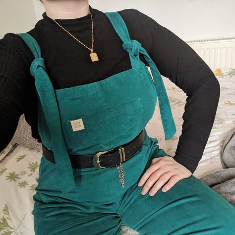 Ethically made corduroy dungarees by Lucy and Yak. We love seeing all your Lucy and Yak dungaree selfies and pictures! Keep sharing and tag us in your Lucy and Yak dungaree pictures 💚 #dungarees #ethicalfashion Lucy And Yak Teal Dungarees, Lucy And Yak Aesthetic, Lucy And Yak Dungarees Outfit, Lucy And Yak Dungarees, Dungaree Outfit, Black Dungarees, Skirt Dungaree, Corduroy Dungarees, Lucy And Yak