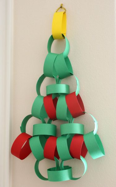 Christmas Advent countdown tree made of construction paper rings! Paper Chains, Paper Ring, Christmas Tree Crafts, Navidad Diy, Easy Christmas Crafts, Noel Christmas, Tree Crafts, Christmas Crafts For Kids, Christmas Advent