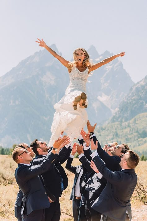 Groomsmen Holding Bride, Wedding Photos Bride And Groomsmen, Bride And Groomsmen Pictures Funny, Bride With Groomsmen Pictures Funny, Fun Bridal Party Pictures, Bride And Groomsmen Photos, Wedding Day Pictures With Bridesmaids, Bridesmaids Groomsmen Photos, Groomsmen Throwing Bride