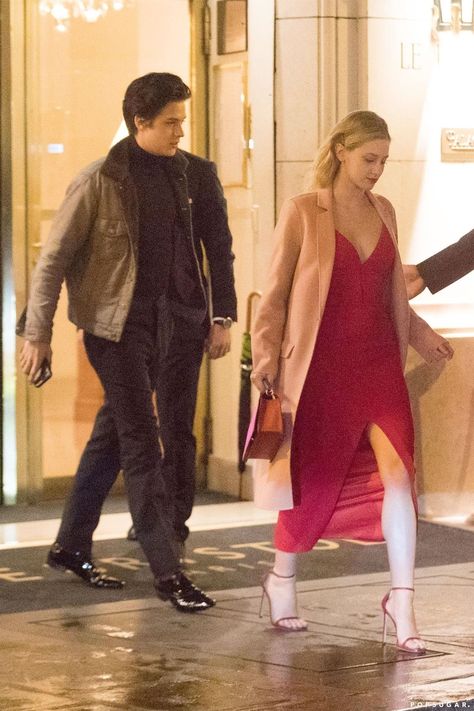 Lili Reinhart and Cole Sprouse Date Night in Paris, France Cole Sprouse And Lili Reinhart, Lili Reinhart And Cole Sprouse, Cole Sprouse Jughead, Riverdale Cole Sprouse, Bughead Riverdale, Lily Cole, Betty And Jughead, Riverdale Memes, Riverdale Cast