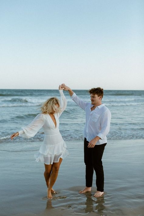 Sunrise Beach Engagement Photoshoot, Couple Beach Pictures Romantic, Proposal Poses, Photoshoot Ideas For Boyfriend, Proposal Pics, Engagement Photo Shoot Beach, Pre Wedding Photoshoot Beach, Engagement Pictures Beach, Couples Beach Photography