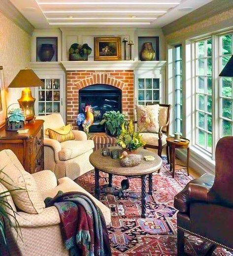 Cozy Sunroom, Sunroom Ideas, Sunroom Decorating, Casa Country, Casa Vintage, Design Salon, Cottage Interiors, A Living Room, Cottage Homes