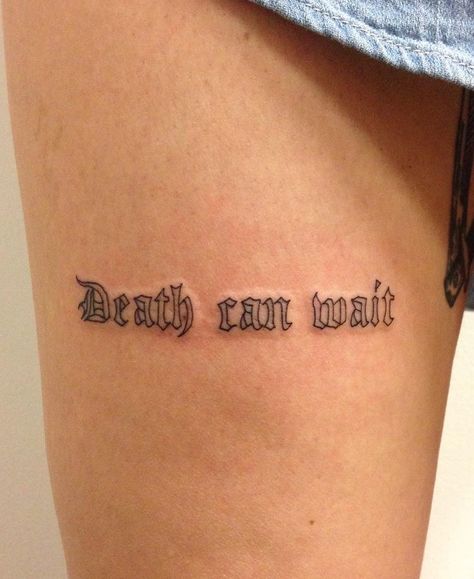 Small Knee Tattoo, Mafia Princess, Gangsta Tattoos, Text Tattoo, Tattoo Font, Knee Tattoo, Ingrid Bergman, Tattoo Feminina, Dainty Tattoos