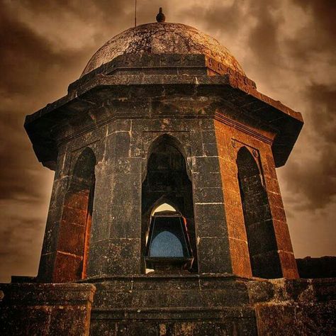 Raigad Fort Shivaji Maharaj, Raigad Fort Hd, Indian Fort, Raigad Fort, Instagram Logo Transparent, Royal Wallpaper, Indian Flag Images, Digital Graphics Art, Tiger Claw