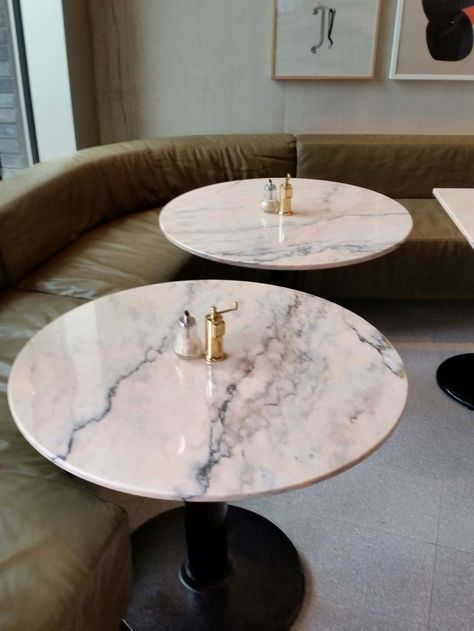 Granger & Co Kings Cross Pink Round Table, Banquette Restaurant, Marble Ideas, Marble Bistro Table, House Minimalist, Marble Tables, Restaurant Aesthetic, Spa Lounge, Marble Tables Design