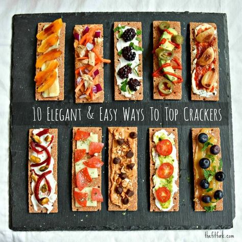 Make a a quick and healthy appetizer platter with these 10 Easy and Elegant Ways to Top Crackers. Crackers Toppings Ideas, Cruskits Toppings, Cracker Toppings Ideas, Crispbread Toppings, Ritz Recipes, Top Appetizers, Appetizer Platter, Crispy Bread, Cracker Toppings