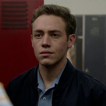 Carl Gallagher Police, Carl Gallagher Cop, Carl Shameless, Ethan Cutkosky, Carl Gallagher, Favorite Wallpaper, Smash Cake, White Boys, Bad Boy