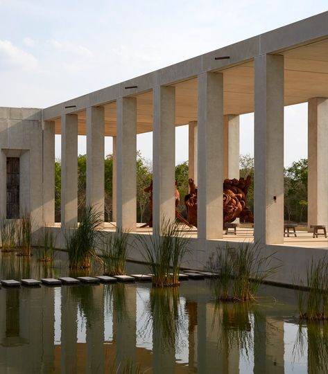 Galleries Architecture, Water Architecture, Artist Bedroom, Architectural Sculpture, Mexico Art, Concrete Structure, Aarhus, Mexican Art, Brutalism