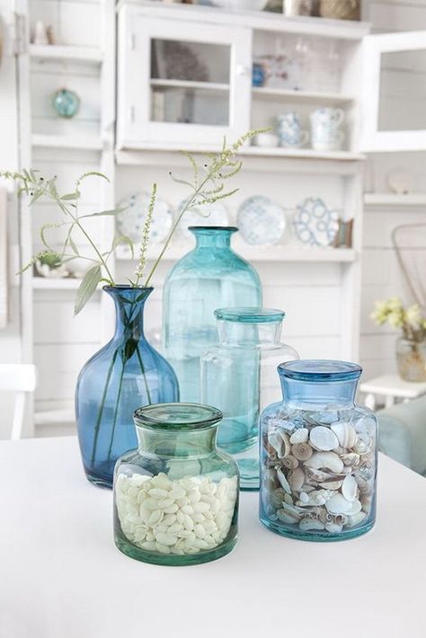 35 Gorgeous Coastal DIY Home Decor Ideas - Gravetics Strand Decor, Styl Hampton, Deco Marine, Cottage Coastal, Beachy Decor, Coastal Living Rooms, Coastal Bedrooms, Glass Centerpieces, Beach House Interior